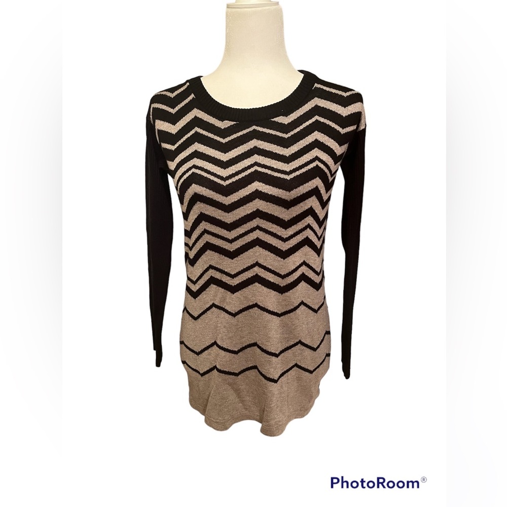 IVANKA TRUMP brand sweater. Size XS. NWOT.